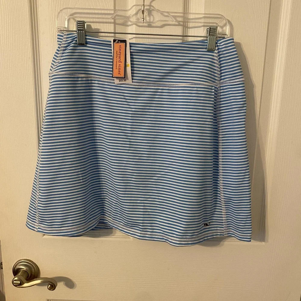 Vineyard Vines blue and white striped athletic skort - Picture 1 of 3